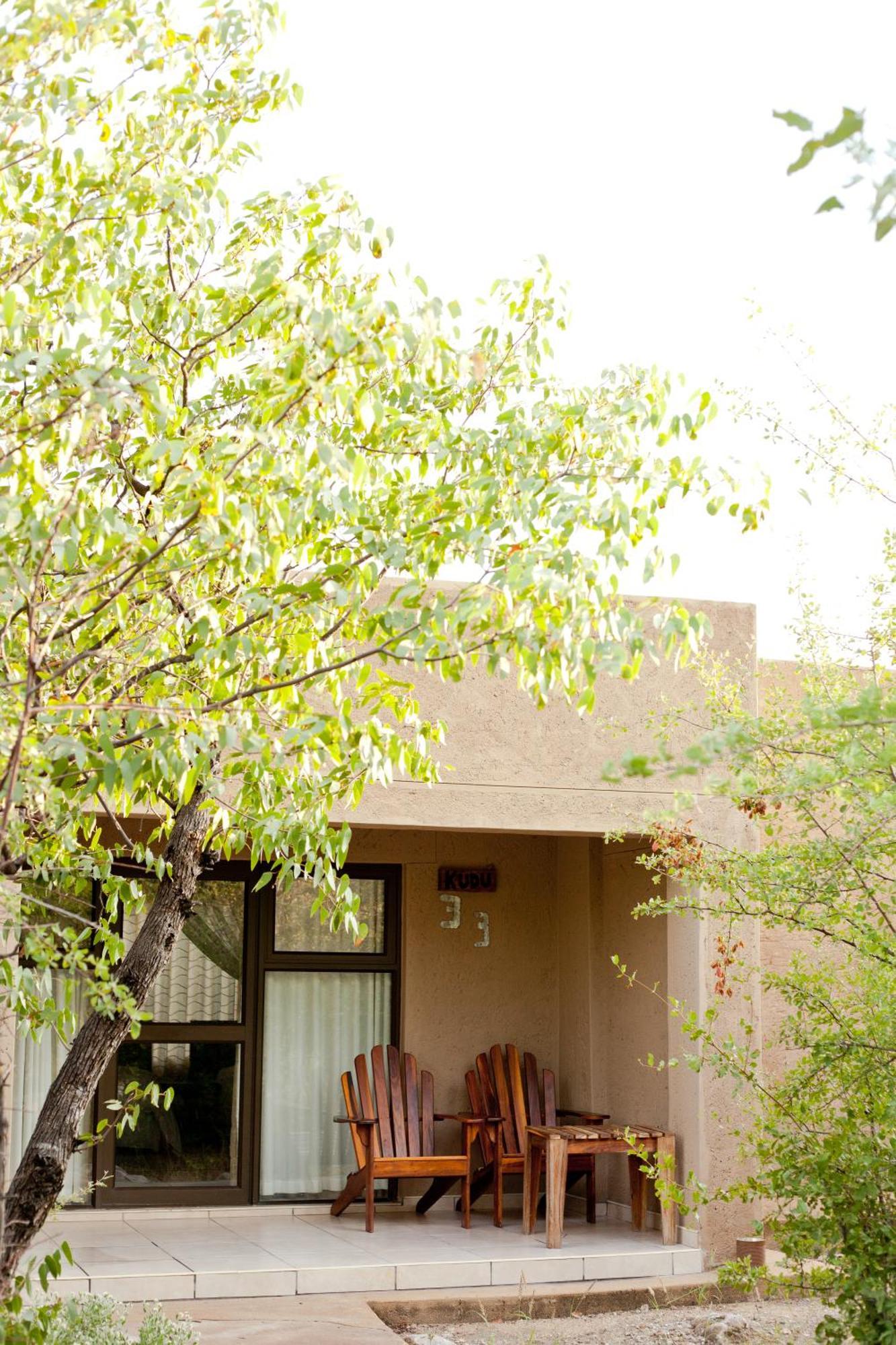 Toshari Lodge Okaukuejo Buitenkant foto