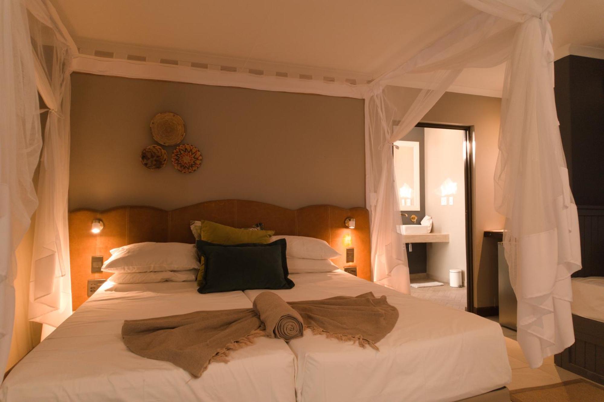 Toshari Lodge Okaukuejo Buitenkant foto