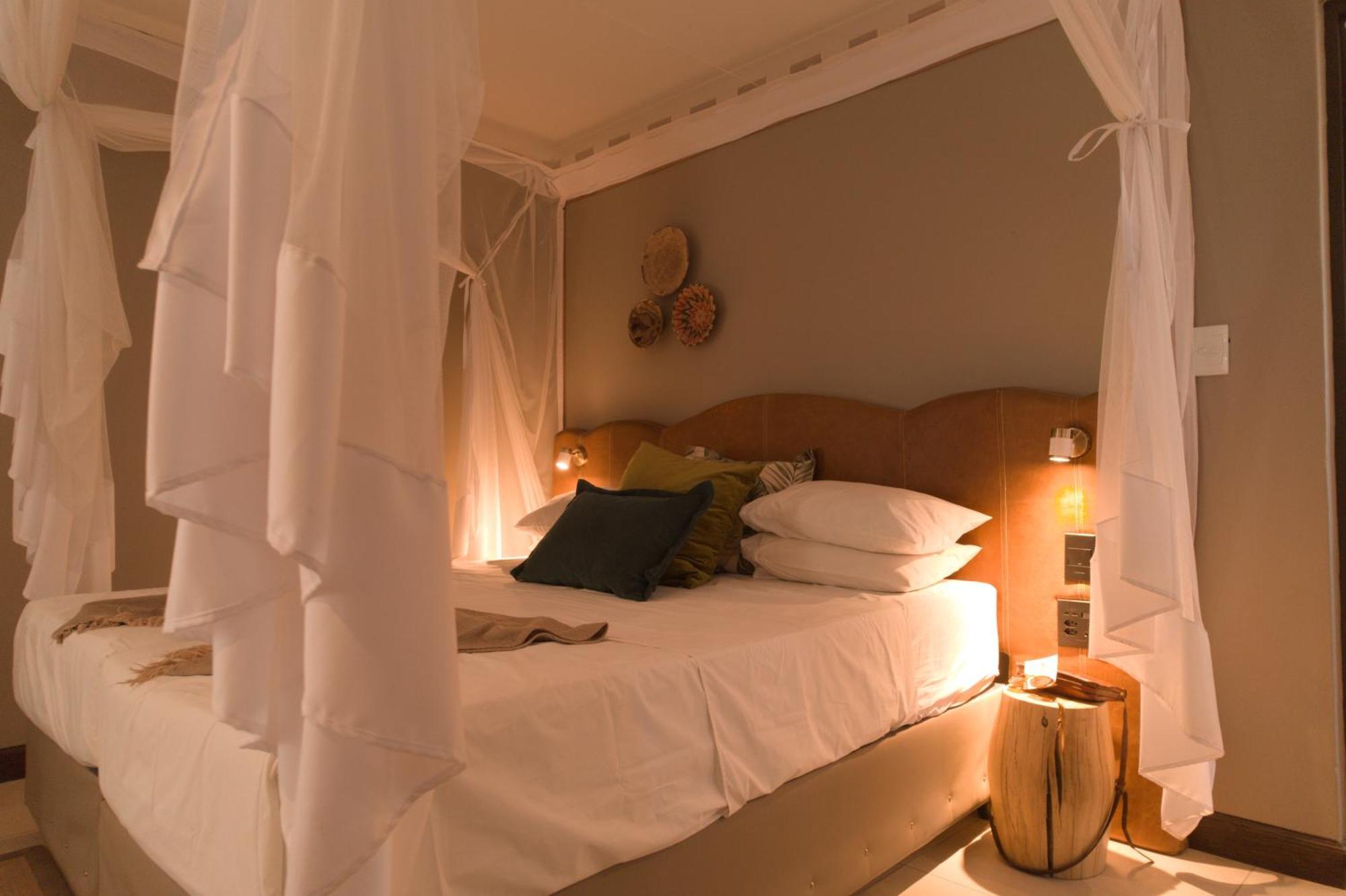 Toshari Lodge Okaukuejo Buitenkant foto